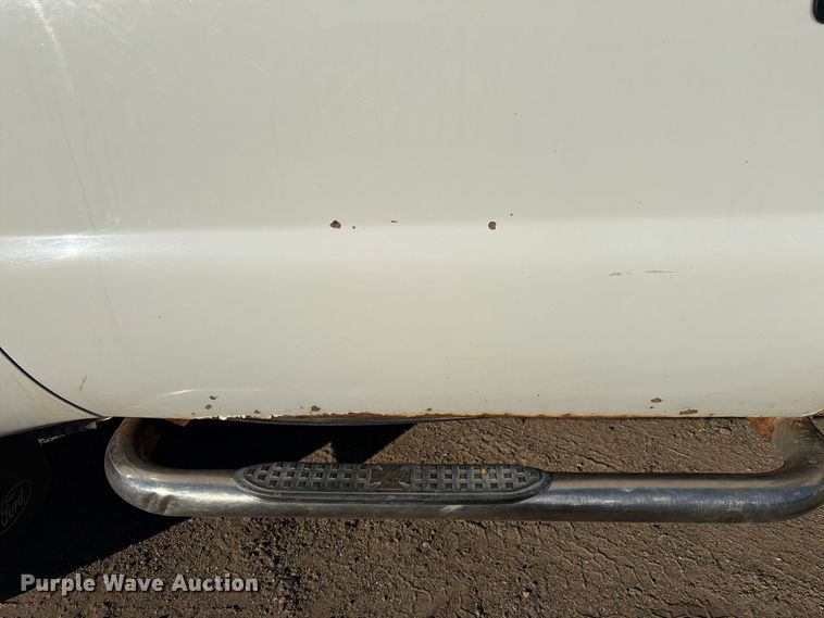 image for item DQ7922 2004 Ford F350 Super Duty utility bed pickup truck