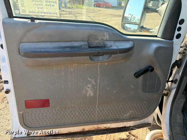 image for item DQ7922 2004 Ford F350 Super Duty utility bed pickup truck