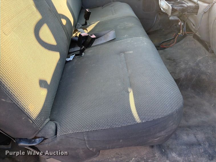 image for item DQ7922 2004 Ford F350 Super Duty utility bed pickup truck
