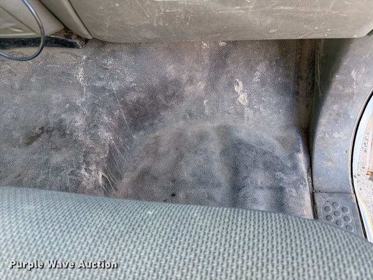image for item DQ7922 2004 Ford F350 Super Duty utility bed pickup truck