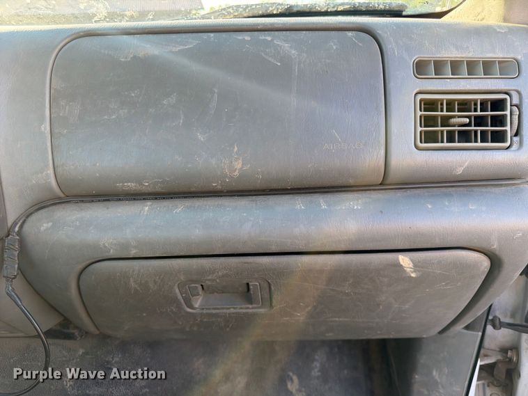 image for item DQ7922 2004 Ford F350 Super Duty utility bed pickup truck