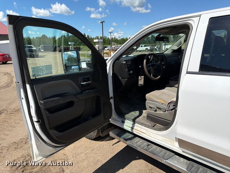 image for item DQ7923 2016 Chevrolet Silverado 3500HD Crew Cab pickup truck