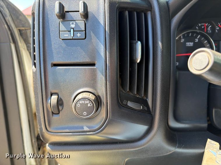 image for item DQ7923 2016 Chevrolet Silverado 3500HD Crew Cab pickup truck