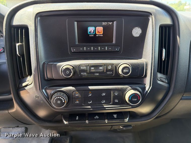 image for item DQ7923 2016 Chevrolet Silverado 3500HD Crew Cab pickup truck