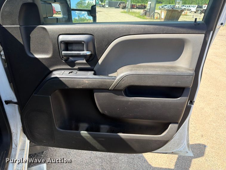 image for item DQ7923 2016 Chevrolet Silverado 3500HD Crew Cab pickup truck