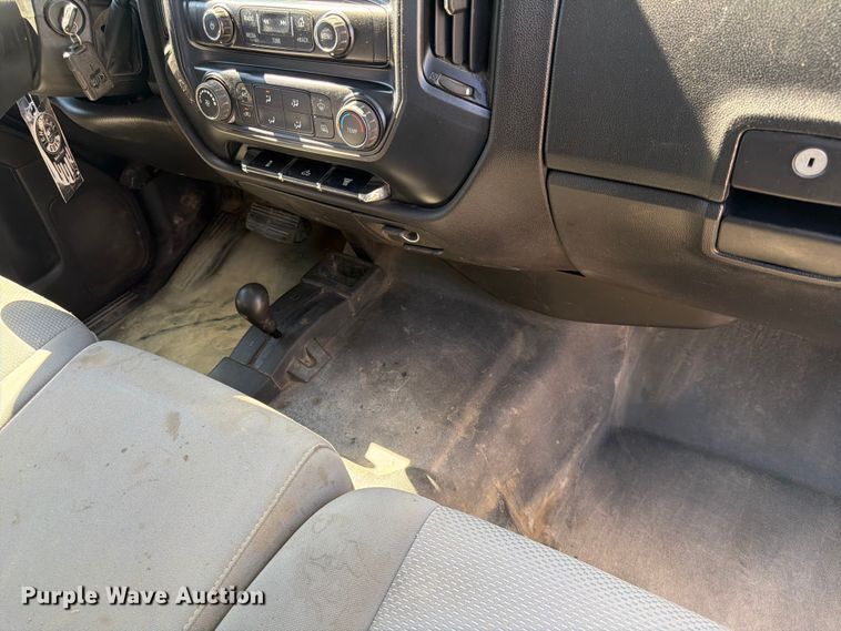 image for item DQ7923 2016 Chevrolet Silverado 3500HD Crew Cab pickup truck