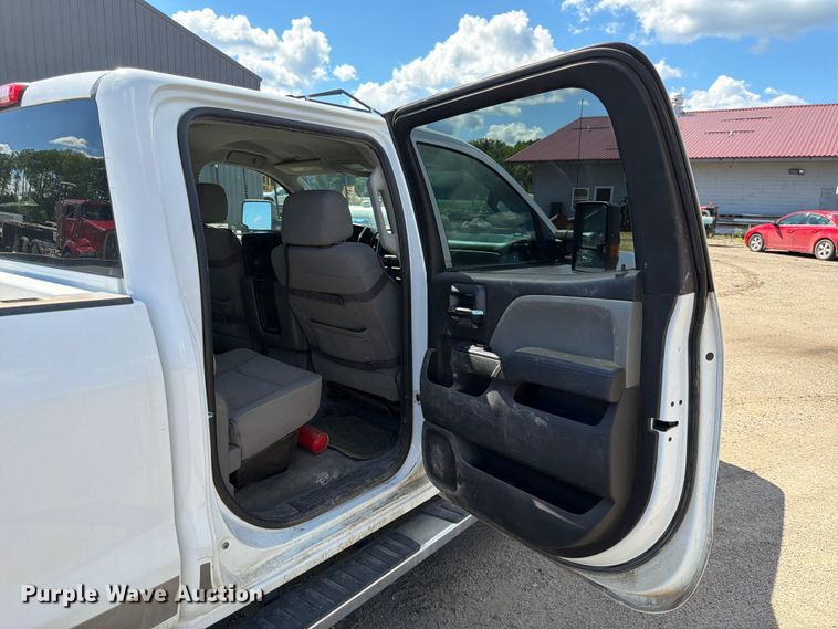 image for item DQ7923 2016 Chevrolet Silverado 3500HD Crew Cab pickup truck