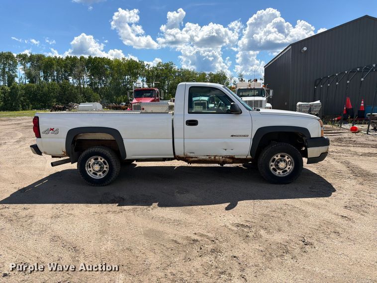 image for item DQ7924 2003 Chevrolet Silverado 2500HD pickup truck