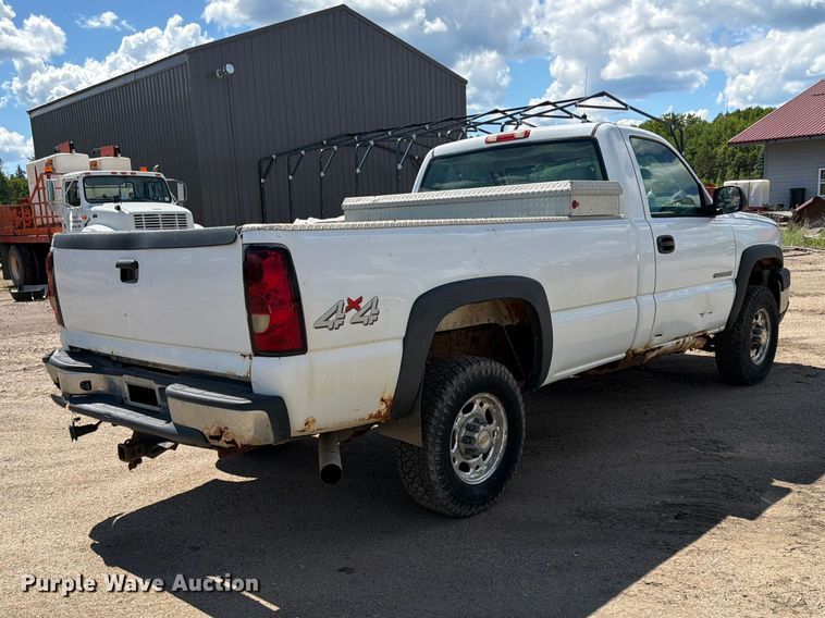 image for item DQ7924 2003 Chevrolet Silverado 2500HD pickup truck