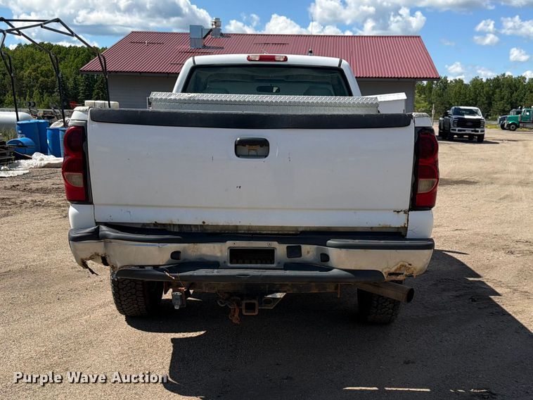 image for item DQ7924 2003 Chevrolet Silverado 2500HD pickup truck