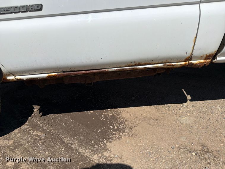 image for item DQ7924 2003 Chevrolet Silverado 2500HD pickup truck