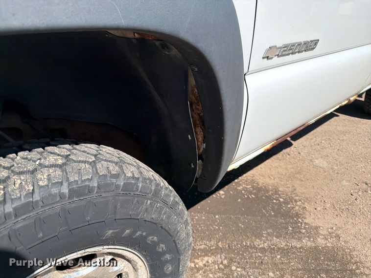 image for item DQ7924 2003 Chevrolet Silverado 2500HD pickup truck