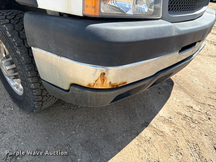 image for item DQ7924 2003 Chevrolet Silverado 2500HD pickup truck