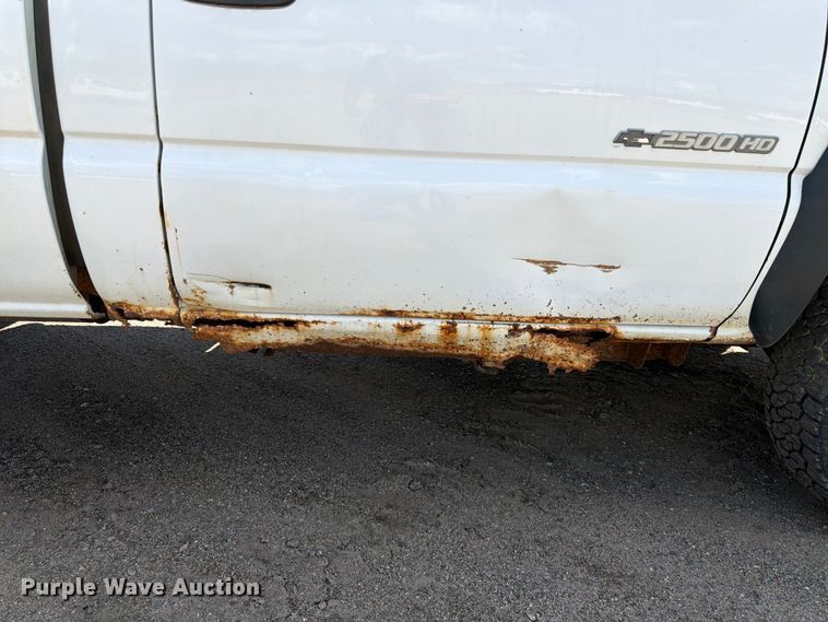 image for item DQ7924 2003 Chevrolet Silverado 2500HD pickup truck
