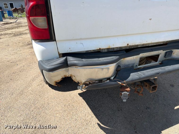 image for item DQ7924 2003 Chevrolet Silverado 2500HD pickup truck