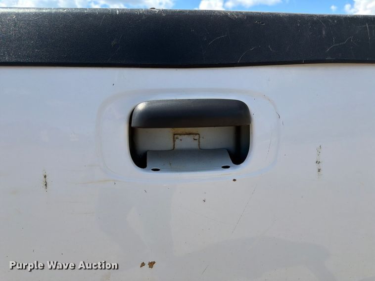 image for item DQ7924 2003 Chevrolet Silverado 2500HD pickup truck
