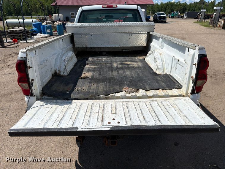 image for item DQ7924 2003 Chevrolet Silverado 2500HD pickup truck