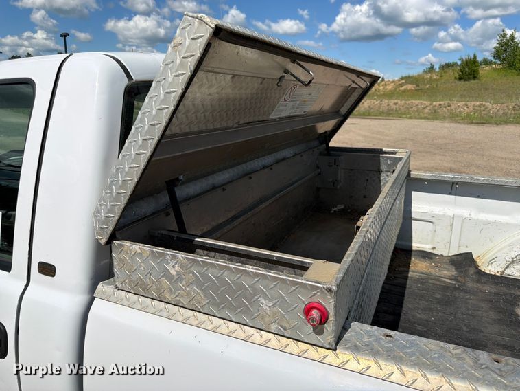 image for item DQ7924 2003 Chevrolet Silverado 2500HD pickup truck