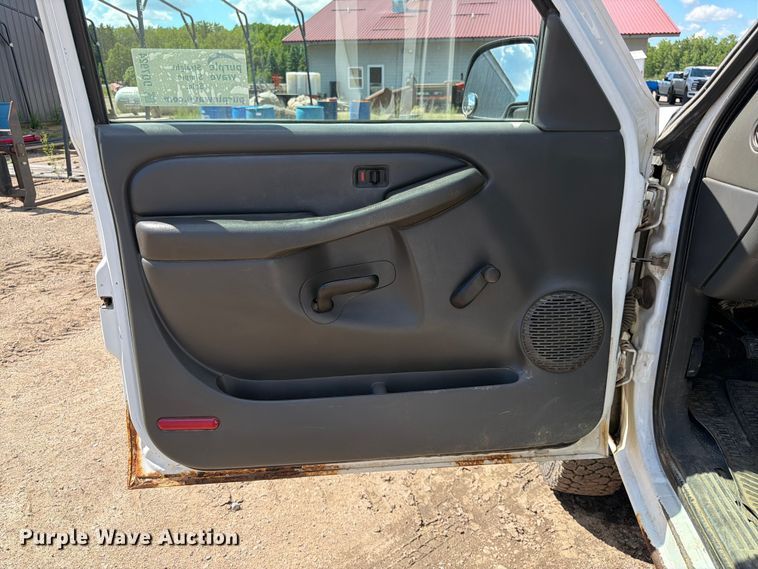 image for item DQ7924 2003 Chevrolet Silverado 2500HD pickup truck