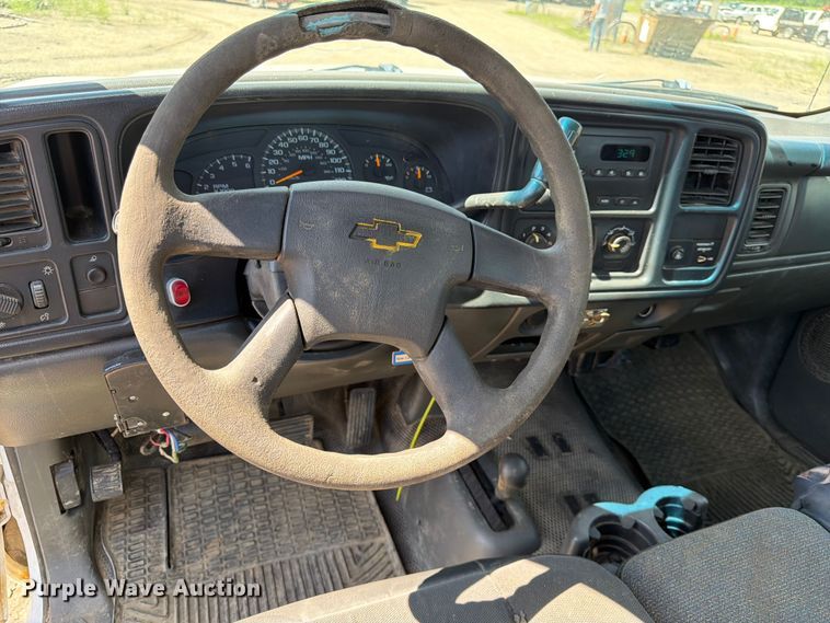 image for item DQ7924 2003 Chevrolet Silverado 2500HD pickup truck