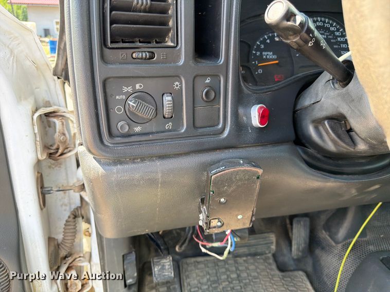 image for item DQ7924 2003 Chevrolet Silverado 2500HD pickup truck