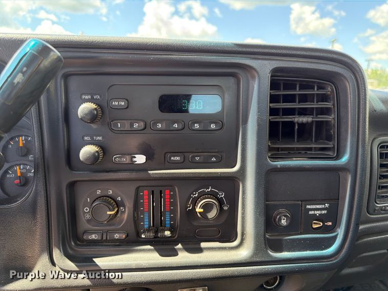 image for item DQ7924 2003 Chevrolet Silverado 2500HD pickup truck