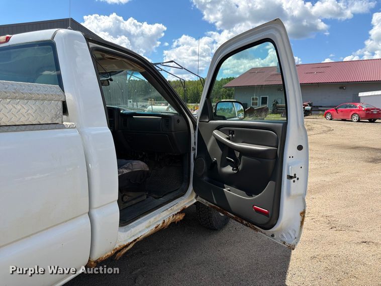 image for item DQ7924 2003 Chevrolet Silverado 2500HD pickup truck