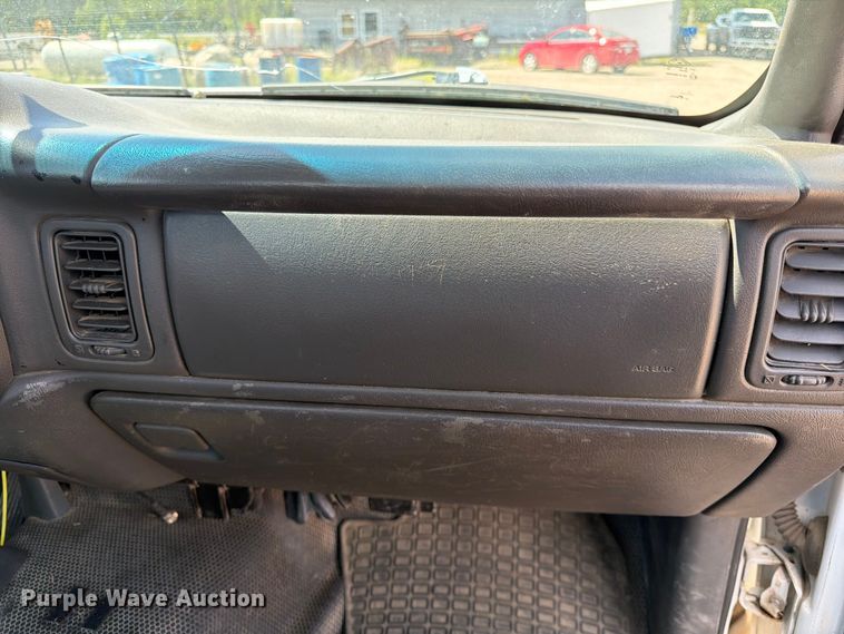 image for item DQ7924 2003 Chevrolet Silverado 2500HD pickup truck