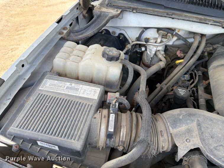 image for item DQ7924 2003 Chevrolet Silverado 2500HD pickup truck