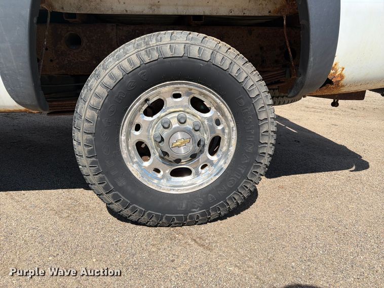 image for item DQ7924 2003 Chevrolet Silverado 2500HD pickup truck