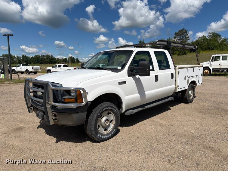image for item DQ7925 2006 Ford F350 Super Duty Crew Cab utility bed pickup truck