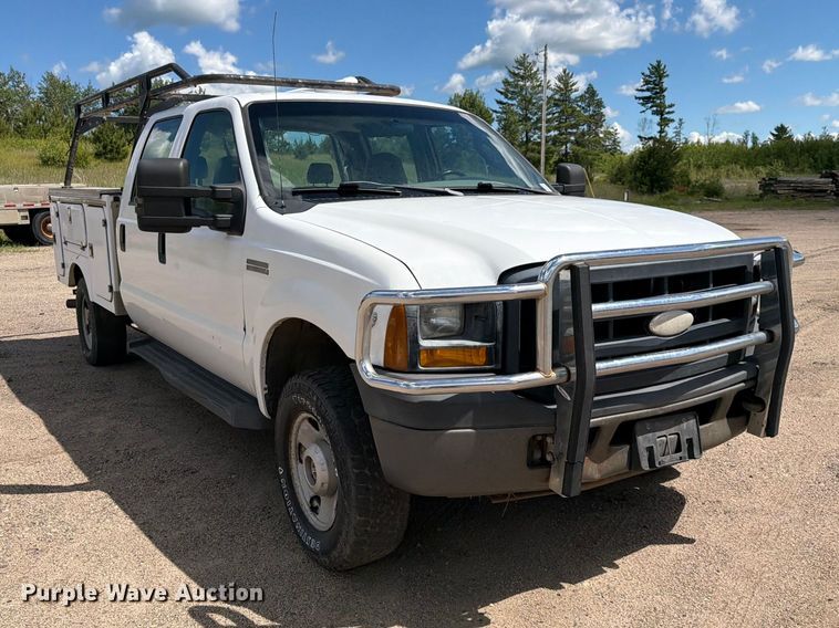 image for item DQ7925 2006 Ford F350 Super Duty Crew Cab utility bed pickup truck