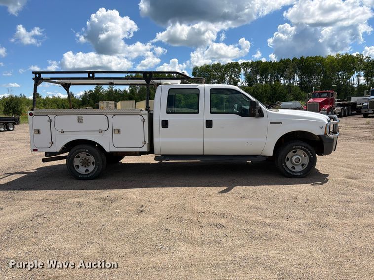 image for item DQ7925 2006 Ford F350 Super Duty Crew Cab utility bed pickup truck
