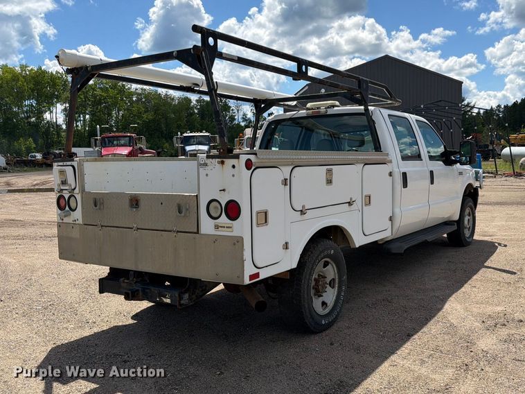 image for item DQ7925 2006 Ford F350 Super Duty Crew Cab utility bed pickup truck