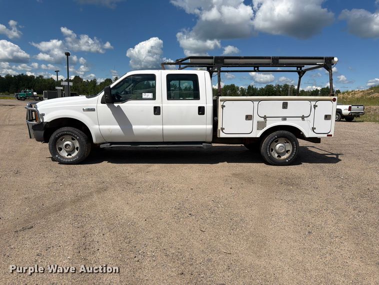 image for item DQ7925 2006 Ford F350 Super Duty Crew Cab utility bed pickup truck