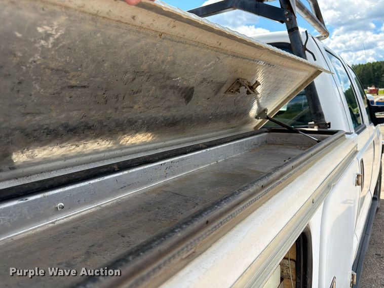 image for item DQ7925 2006 Ford F350 Super Duty Crew Cab utility bed pickup truck