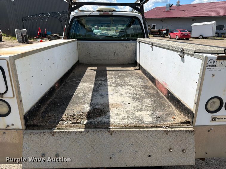 image for item DQ7925 2006 Ford F350 Super Duty Crew Cab utility bed pickup truck