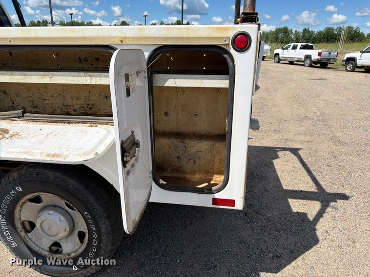 image for item DQ7925 2006 Ford F350 Super Duty Crew Cab utility bed pickup truck