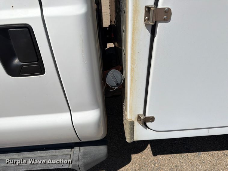 image for item DQ7925 2006 Ford F350 Super Duty Crew Cab utility bed pickup truck