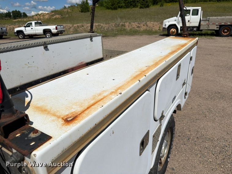 image for item DQ7925 2006 Ford F350 Super Duty Crew Cab utility bed pickup truck