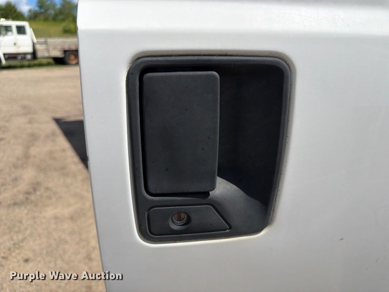 image for item DQ7925 2006 Ford F350 Super Duty Crew Cab utility bed pickup truck