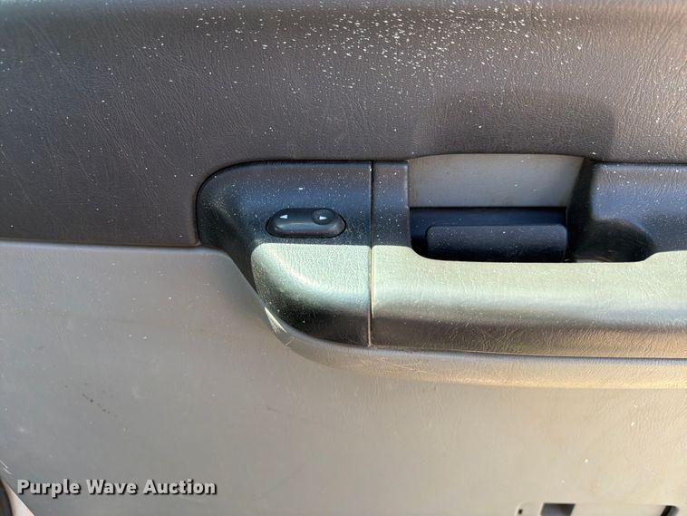 image for item DQ7925 2006 Ford F350 Super Duty Crew Cab utility bed pickup truck