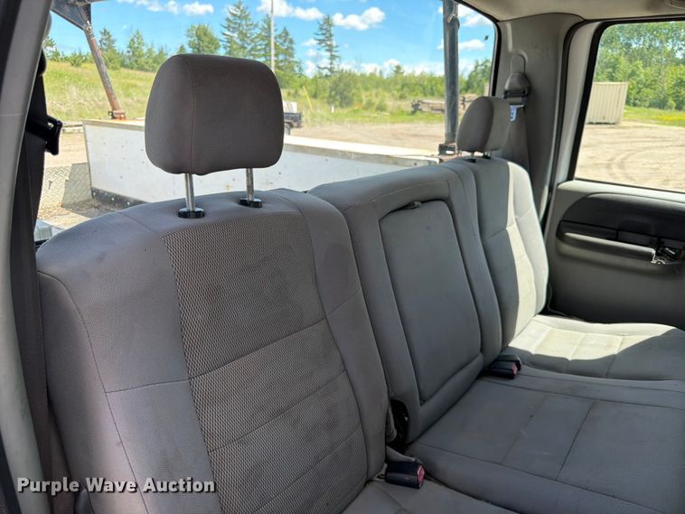image for item DQ7925 2006 Ford F350 Super Duty Crew Cab utility bed pickup truck