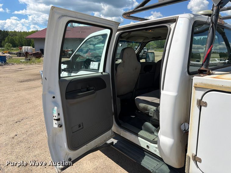 image for item DQ7925 2006 Ford F350 Super Duty Crew Cab utility bed pickup truck
