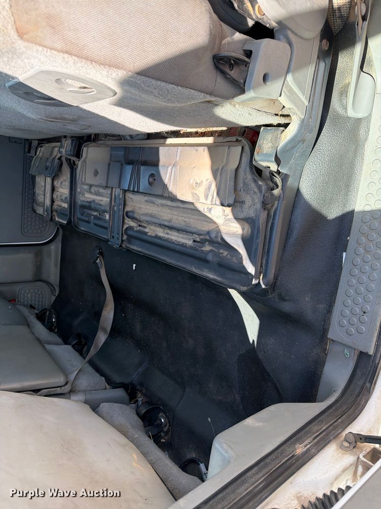 image for item DQ7925 2006 Ford F350 Super Duty Crew Cab utility bed pickup truck