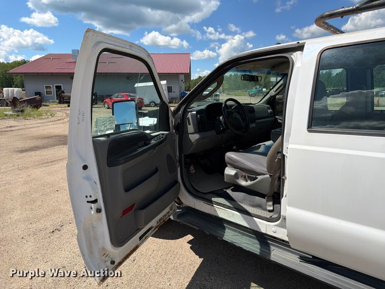 image for item DQ7925 2006 Ford F350 Super Duty Crew Cab utility bed pickup truck