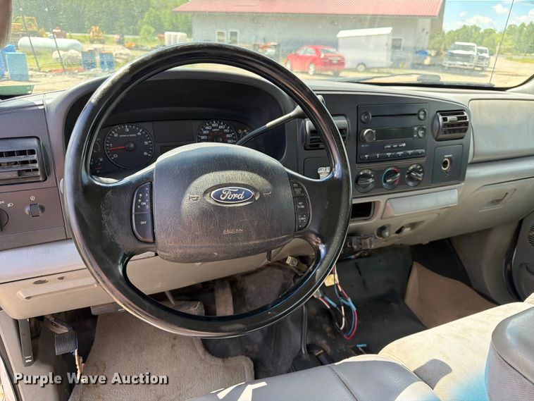 image for item DQ7925 2006 Ford F350 Super Duty Crew Cab utility bed pickup truck