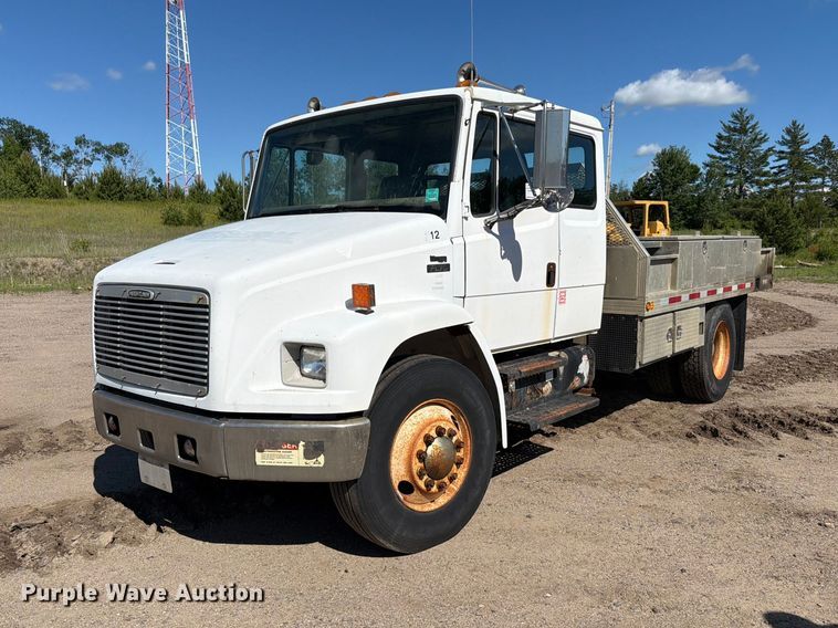 image for item DQ7926 2002 Freightliner FL70 Ext. Cab flatbed truck
