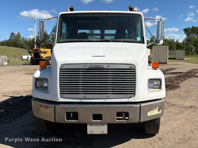 image for item DQ7926 2002 Freightliner FL70 Ext. Cab flatbed truck