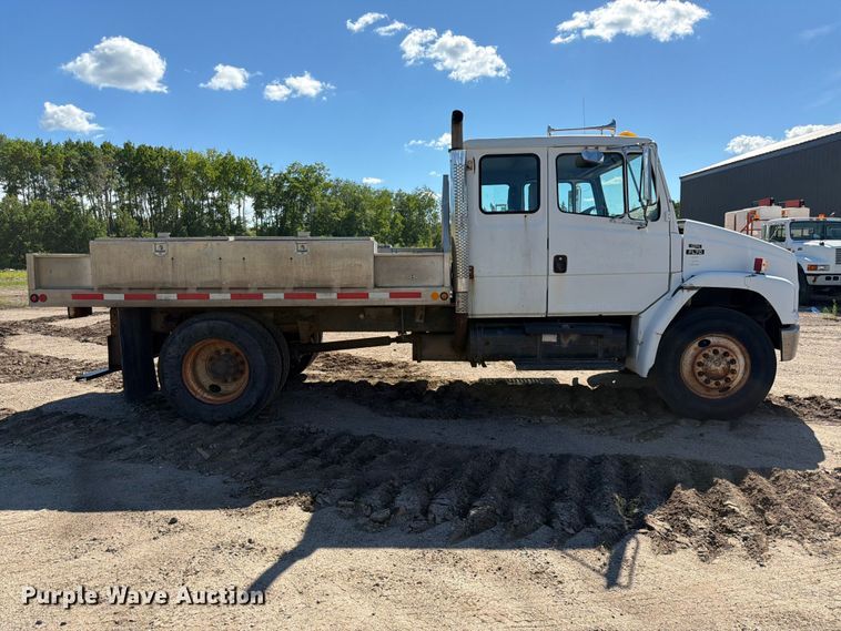 image for item DQ7926 2002 Freightliner FL70 Ext. Cab flatbed truck
